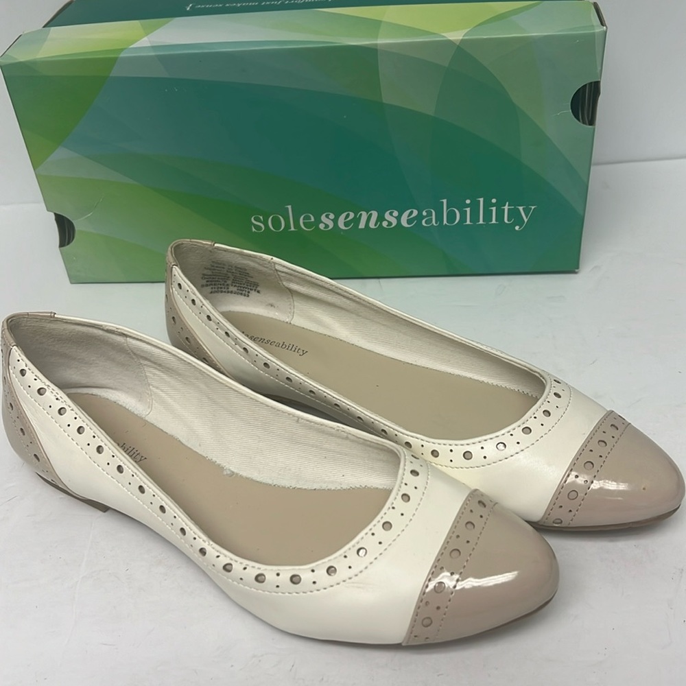 Tan & white flats Sole Senseability size 7.5